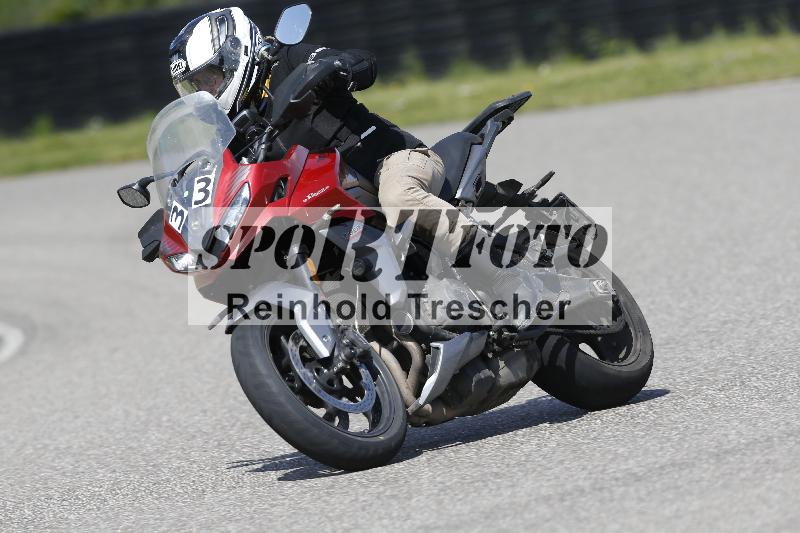 Archiv-2025/09 22.04.2025 Cornu Master School ADR/gruen-vert/33